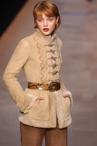 Blumarine-FW2004-Jessica-Stam-06.jpg