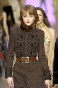 Blumarine-FW2004-Jessica-Stam-08.jpg