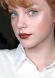 Blumarine-FW2004-Jessica-Stam-09.jpg