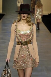 Blumarine-FW2004-Julia-Stegner-04.jpg