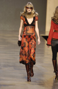 Blumarine-FW2004-Julia-Stegner-06.jpg