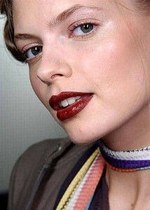 Blumarine-FW2004-Julia-Stegner-18.jpg