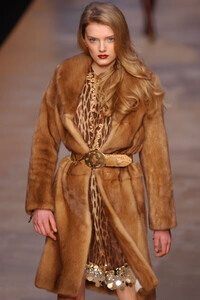 Blumarine-FW2004-Lily-Donaldson-06.jpg