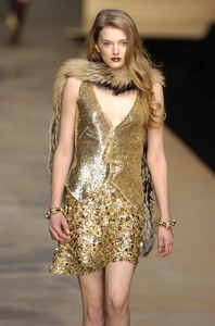 Blumarine-FW2004-Lily-Donaldson-10.jpg