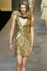 Blumarine-FW2004-Lily-Donaldson-11.jpg