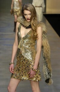 Blumarine-FW2004-Lily-Donaldson-12.jpg