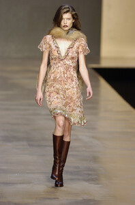 Blumarine-FW2004-Louise-Pedersen-01.jpg