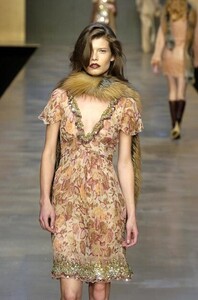 Blumarine-FW2004-Louise-Pedersen-05.jpg