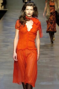 Blumarine-FW2004-Louise-Pedersen-09.jpg