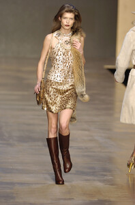 Blumarine-FW2004-Louise-Pedersen-13.jpg