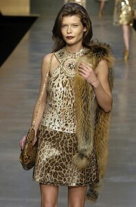 Blumarine-FW2004-Louise-Pedersen-17.jpg