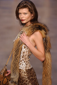 Blumarine-FW2004-Louise-Pedersen-19.jpg