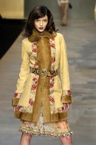 Blumarine-FW2004-Mariacarla-05.jpg