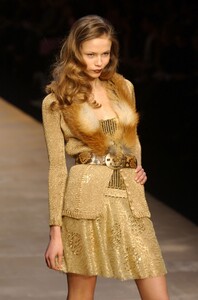 Blumarine-FW2004-Natasha-Poly-09.jpg