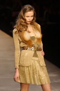 Blumarine-FW2004-Natasha-Poly-09.jpg