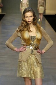 Blumarine-FW2004-Natasha-Poly-10.jpg