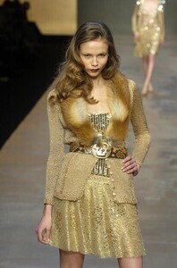 Blumarine-FW2004-Natasha-Poly-11.jpg