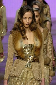 Blumarine-FW2004-Natasha-Poly-15.jpg