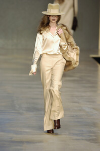 Blumarine-FW2004-Polina-Kouklina-01.jpg