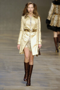 Blumarine-FW2004-Polina-Kouklina-05.jpg