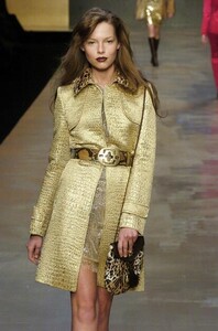 Blumarine-FW2004-Polina-Kouklina-08.jpg