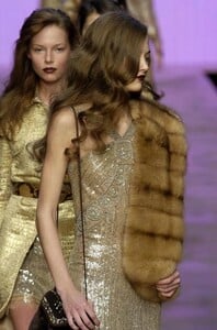 Blumarine-FW2004-Polina-Kouklina-10.jpg