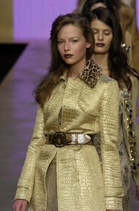 Blumarine-FW2004-Polina-Kouklina-11.jpg