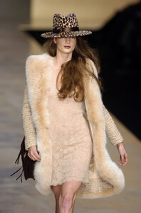 BlumarineFW2004-Jessica-Miller-03.jpg