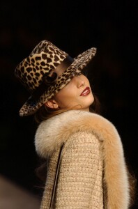 BlumarineFW2004-Jessica-Miller-05.jpg