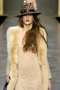BlumarineFW2004-Jessica-Miller-06.jpg