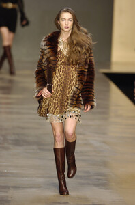 BlumarineFW2004-Jessica-Miller-09.jpg