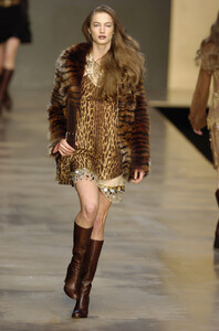 BlumarineFW2004-Jessica-Miller-10.jpg