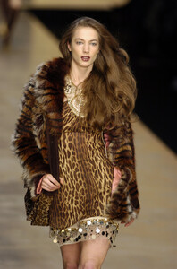 BlumarineFW2004-Jessica-Miller-11.jpg
