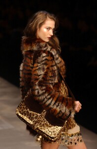 BlumarineFW2004-Jessica-Miller-12.jpg
