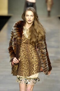 BlumarineFW2004-Jessica-Miller-13.jpg