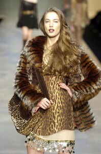 BlumarineFW2004-Jessica-Miller-14.jpg