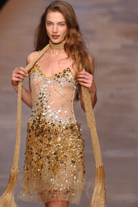 BlumarineFW2004-Jessica-Miller-20.jpg