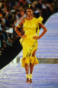 CHRISTIAN-DIOR-COUTURE-FW-1999-1.thumb.jpg.fc929eaefb22e3fea4605e9242fd6541.jpg