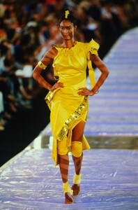 CHRISTIAN-DIOR-COUTURE-FW-1999-2.thumb.jpg.5062534f31a8a06d5ad3038a3423f385.jpg