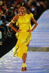 CHRISTIAN-DIOR-COUTURE-FW-1999-3.thumb.jpg.61072a61b868ec291f9437c64e49d9ab.jpg