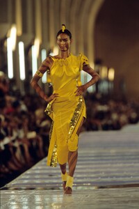 CHRISTIAN-DIOR-FALL-1999-HC-041.jpg