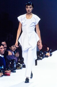 COMME-DES-GARCONS-SPRING-1995-RTW-77-IRINA-PANTAEVA-CN10043617.jpg