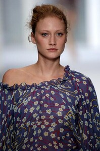 Cacharel-SS2004-Audrey-Lindvall-06.jpg