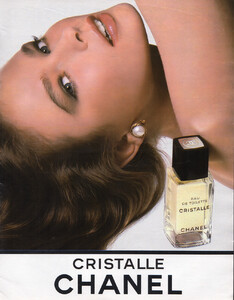 ChanelCristalleAdGraziaIT290686no2366.thumb.jpg.ed4ff0e6a7594bf877d9d1b4601e2bdf.jpg