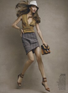 Demarchelier_US_Vogue_November_2009_04.thumb.jpg.17d6fd668759209f6d9cbaaaaeec5771.jpg