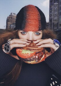 Demarchelier_US_Vogue_October_2007_02.thumb.jpg.3ef69b37b62284ea94b2fe8ea0923bb9.jpg