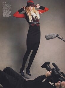Demarchelier_US_Vogue_September_2007_05.thumb.jpg.9dce401b3860b0952c1d9c5702a2b593.jpg