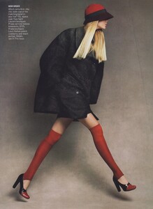 Demarchelier_US_Vogue_September_2007_08.thumb.jpg.a436ee0b26164674ab869dc40d71c6a7.jpg