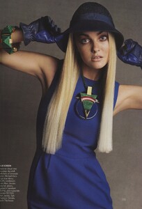 Demarchelier_US_Vogue_September_2007_10.thumb.jpg.78c41a3fa34d07e00a099789853503b5.jpg