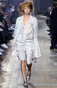 DriesVanNoten-SS2004-Audrey-Lindvall-01.jpg